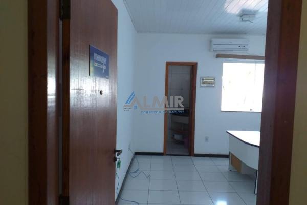 Sala comercial Localizado na Av. dos Navegantes