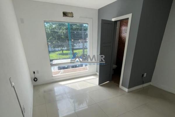 Sala comercial localizada na Av. Navegantes